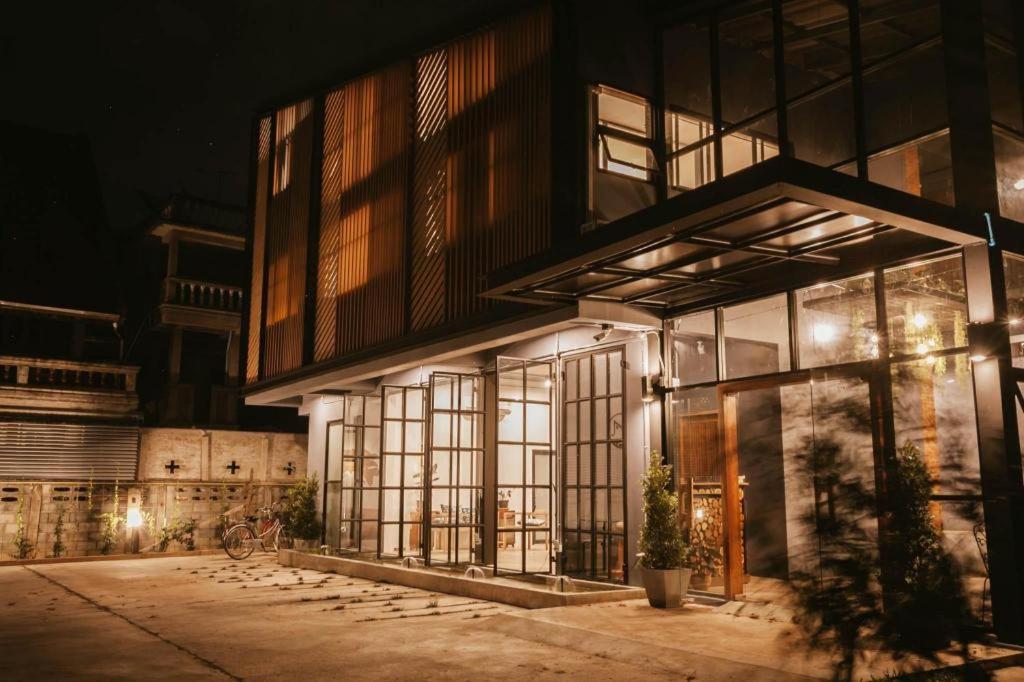 Hug Inn Phrae Exterior photo